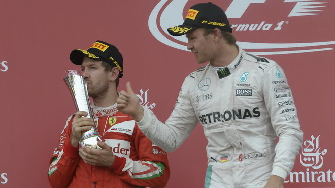 Rosberg se raduje na stupních vítězů. Jen by příště nerad stál frontu