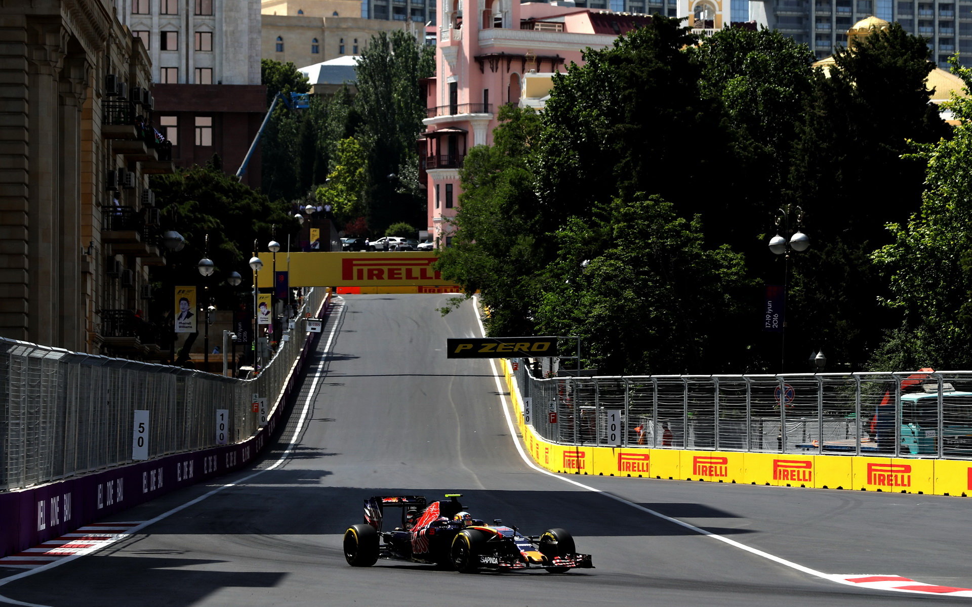 Carlos Sainz v kvalifikaci v Baku