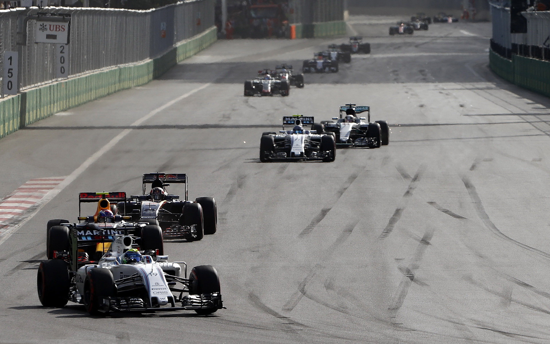 Felipe Massa v závodě v Baku