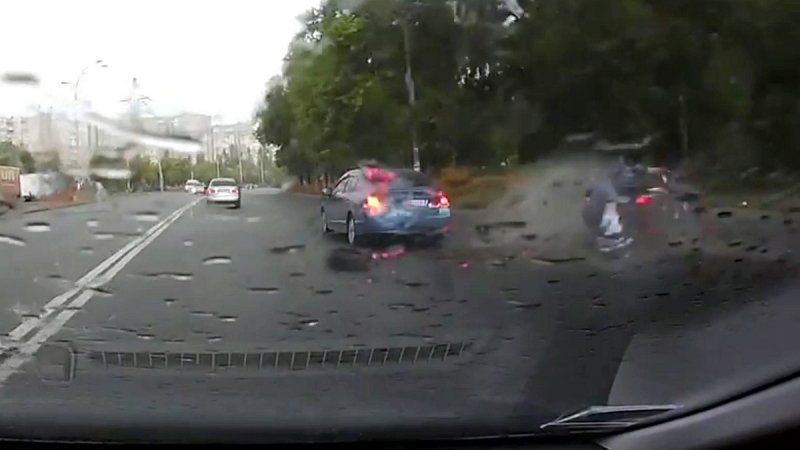 nehoda a nepřipoutaný majitel BMW