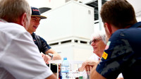 Helmut Marko, Max Verstappen, Bernie Ecclestone a Christian Horner v Baku
