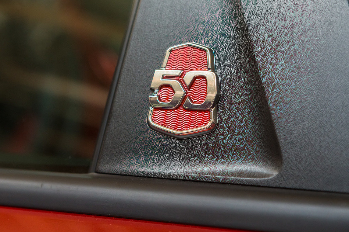 Lada XRAY 50th Anniversary slaví padesátiny AvtoVAZu.
