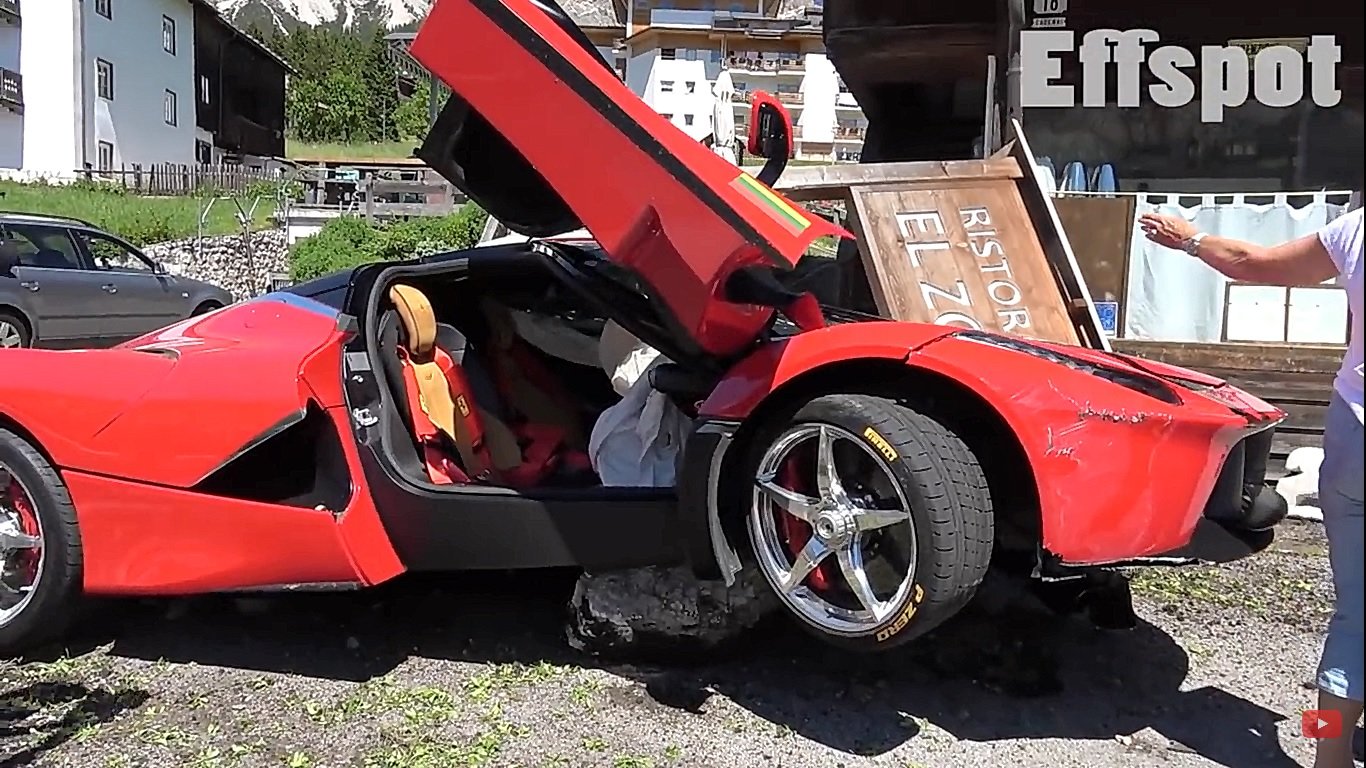 Totálně zničené Ferrari Laferrari