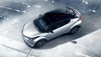 Toyota C-HR se po ženevské premiéře představuje detailněji, a to včetně interiéru.