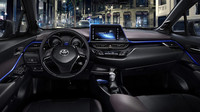 Toyota C-HR se po ženevské premiéře představuje detailněji, a to včetně interiéru.