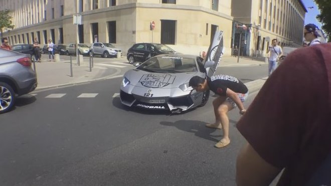 Nabourané Lamborghini Aventador a jeho rozzuřený majitel