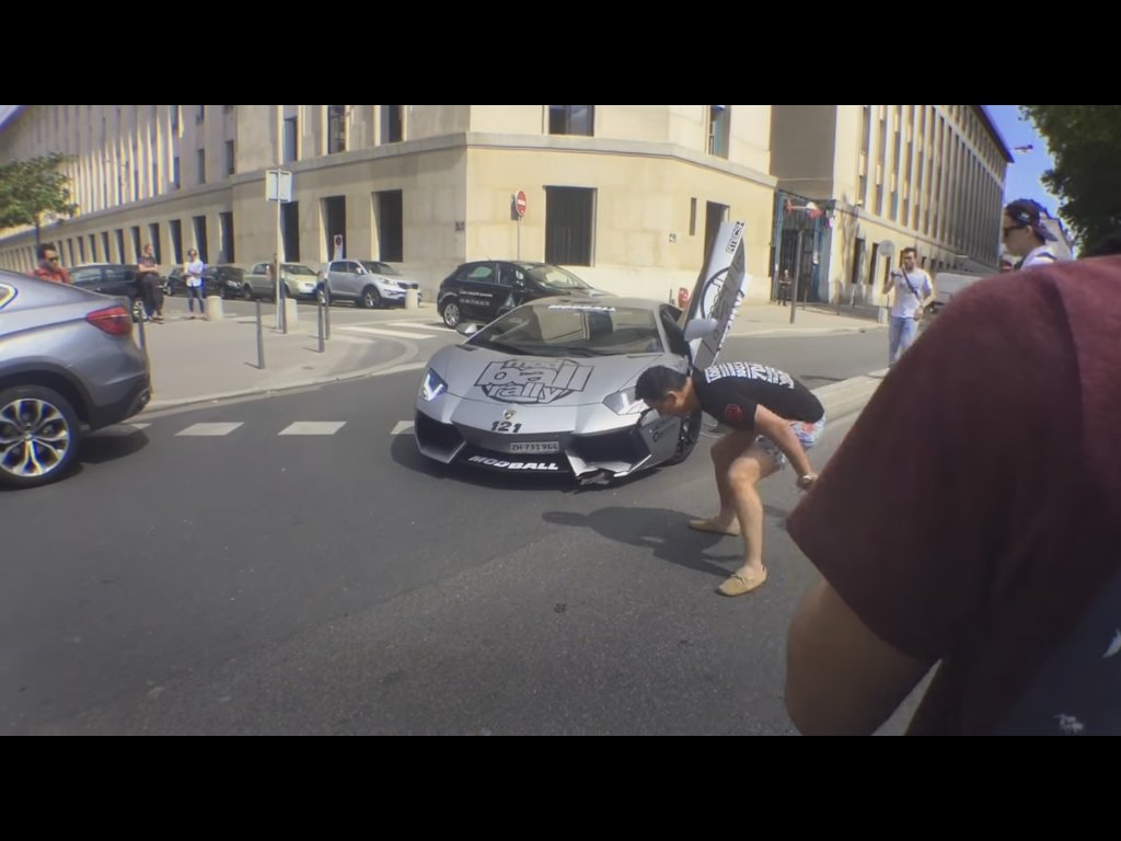 Nabourané Lamborghini Aventador a jeho rozzuřený majitel