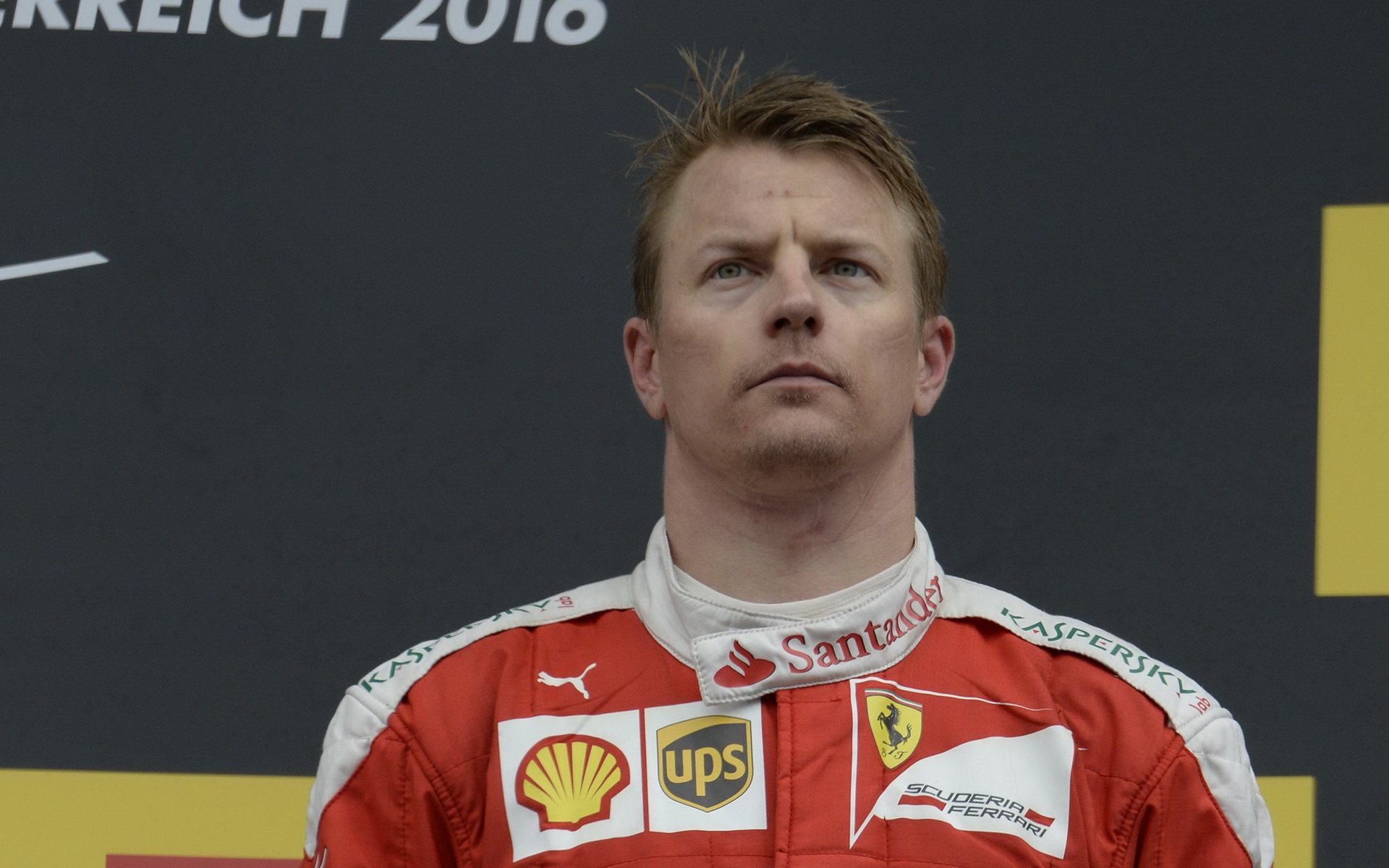 Kimi Räikkönen na pódiu po závodě na Red Bull Ringu