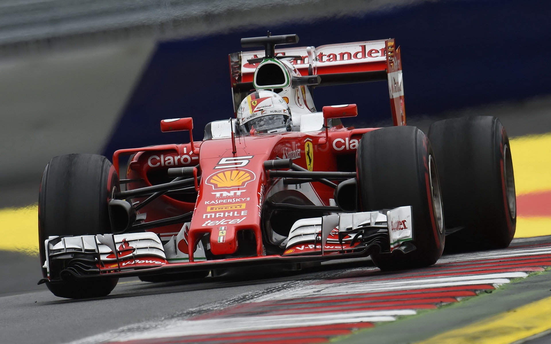 Sebastian Vettel v závodě na Red Bull Ringu