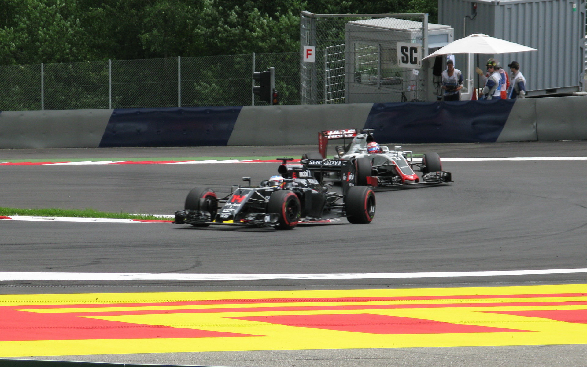 Fernando Alonso při pátečním tréninku na Red Bull Ringu