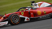 Ferrari během tréninků v Silverstone