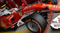 Ferrari během tréninků v Silverstone