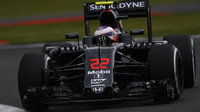 McLaren během tréninku v Silverstone