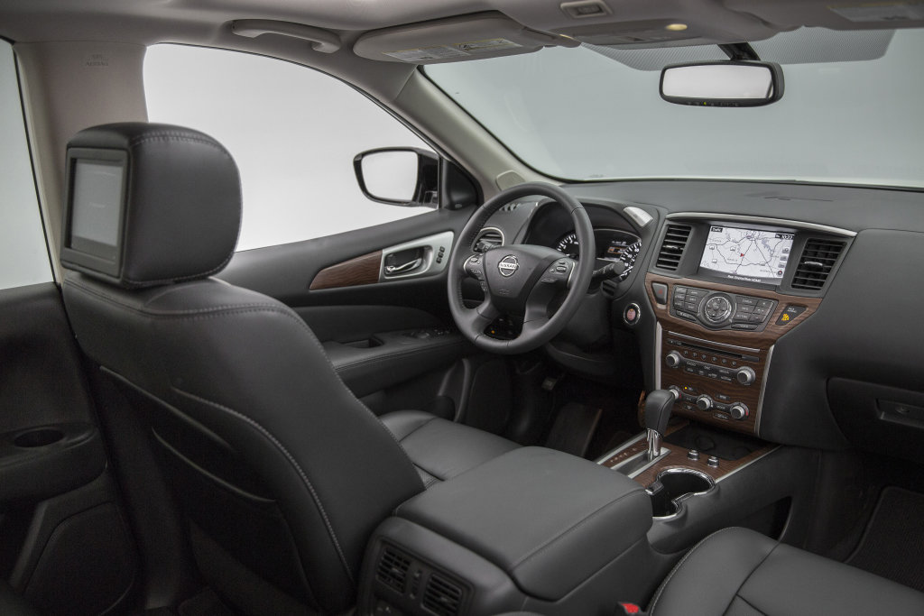 Nissan Pathfinder dostal nový design karosérie i interiéru.