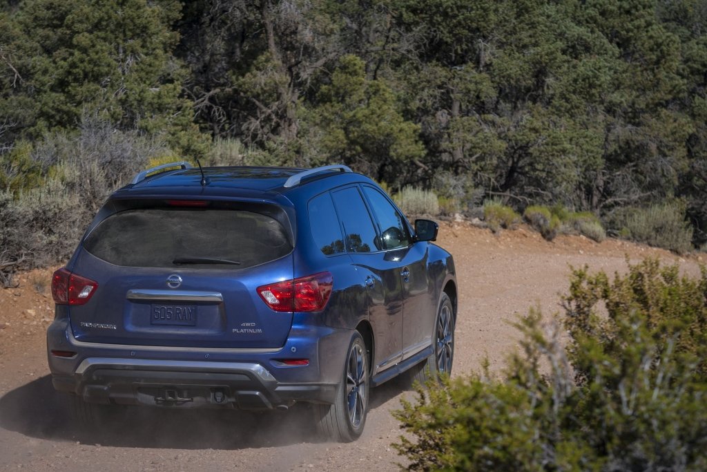 Nissan Pathfinder dostal nový design karosérie i interiéru.