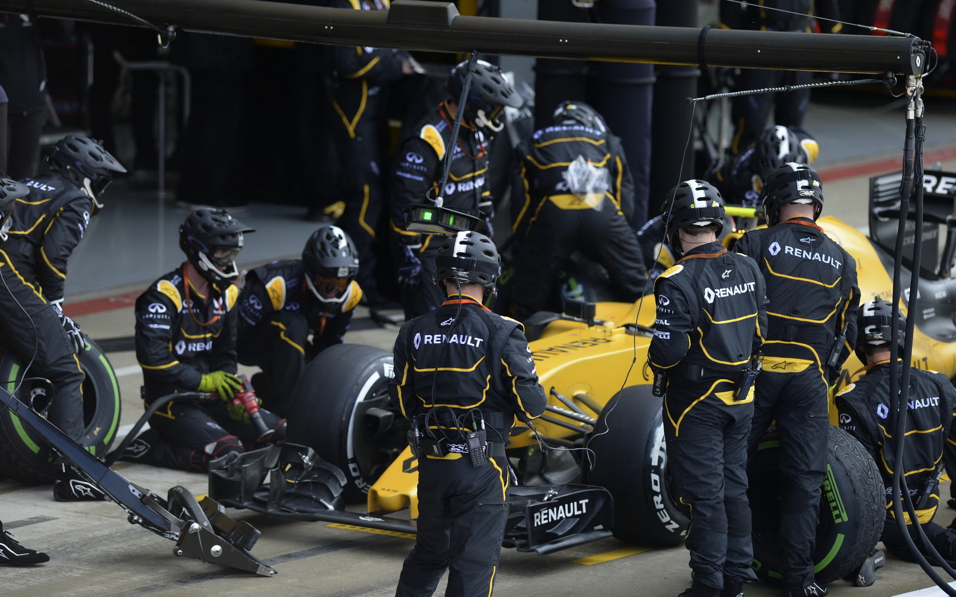 Tým Renault v závodě v Silverstone