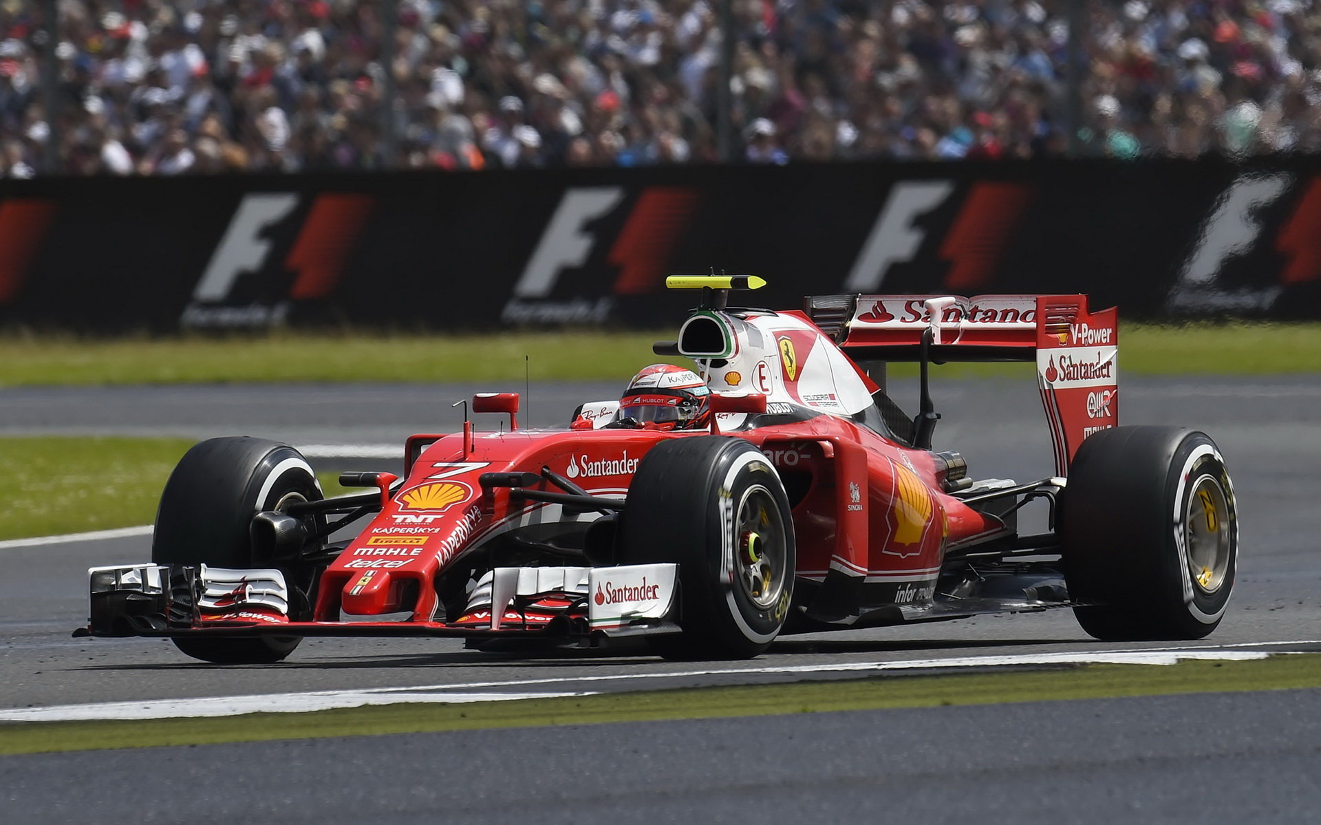 Kimi Räikkönen za poslední čtyři závody nasbíral více bodů než jeho týmový kolega Sebastian Vettel a v celkovém pořadí se posunul před něj