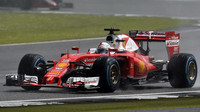 Sebastian Vettel v závodě v Silverstone
