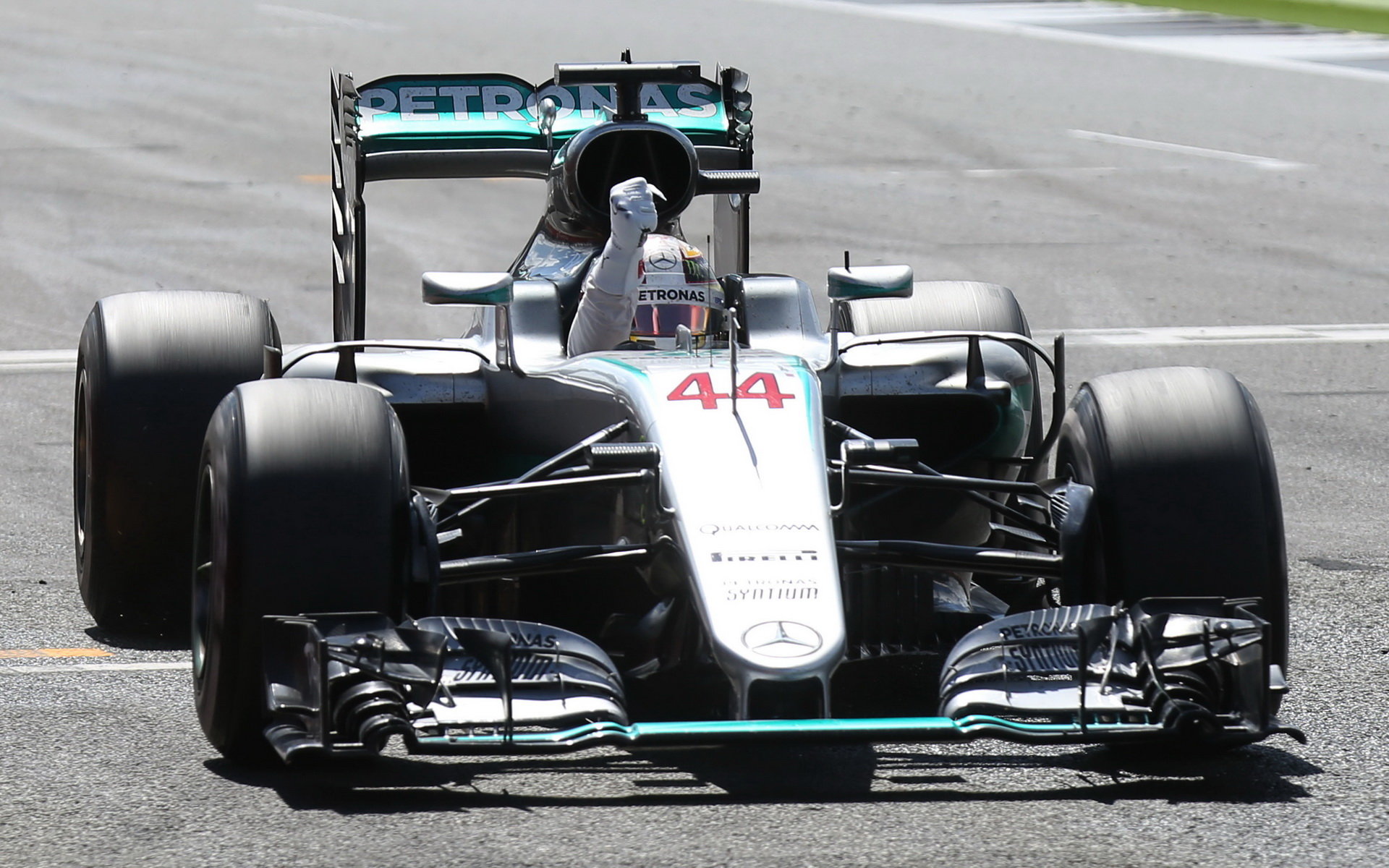 Lewis Hamilton vyhrává závod v Silverstone