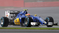 Felipe Nasr v závodě v Silverstone