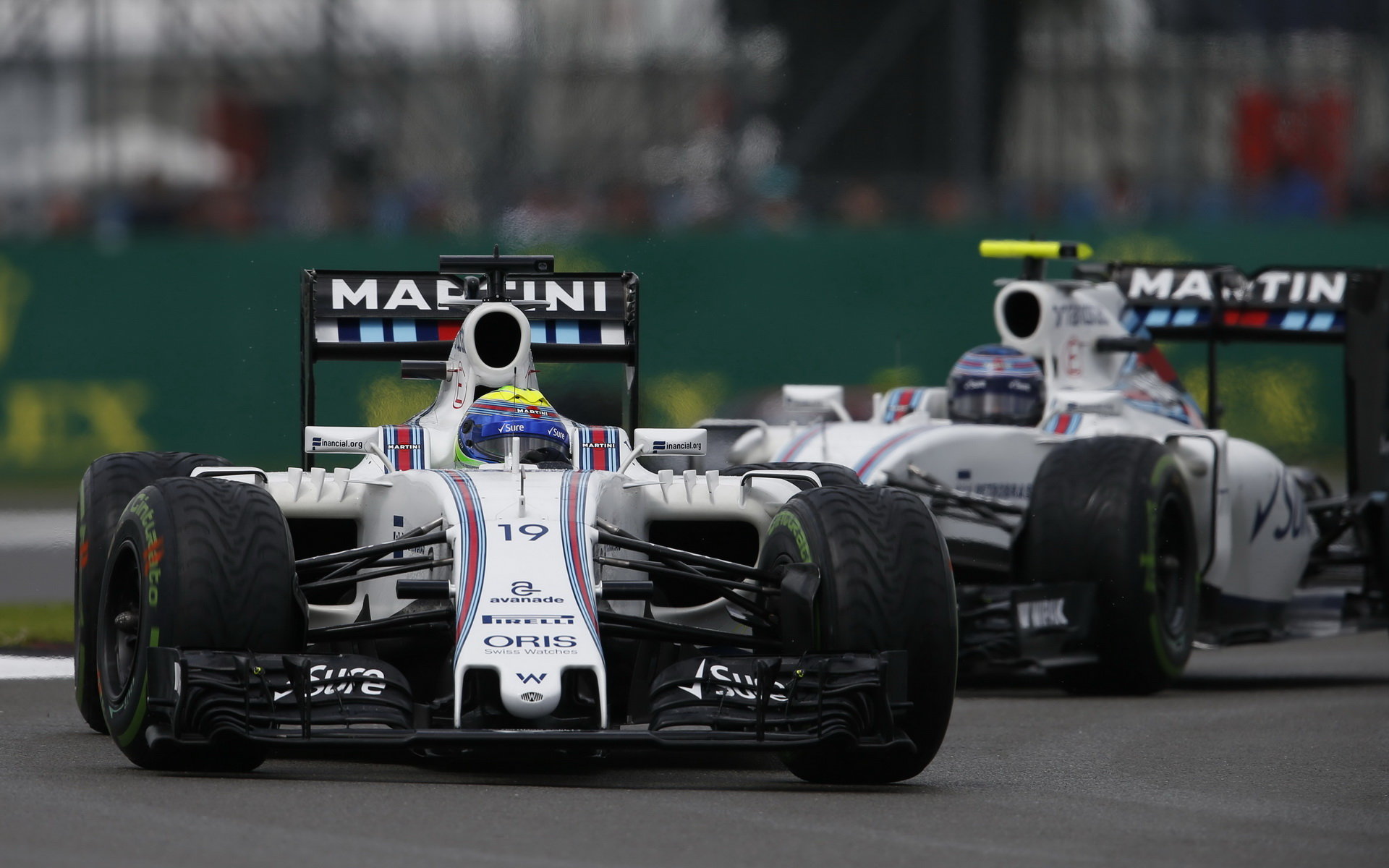 Felipe Massa a Valtteri Bottas v závodě v Silverstone