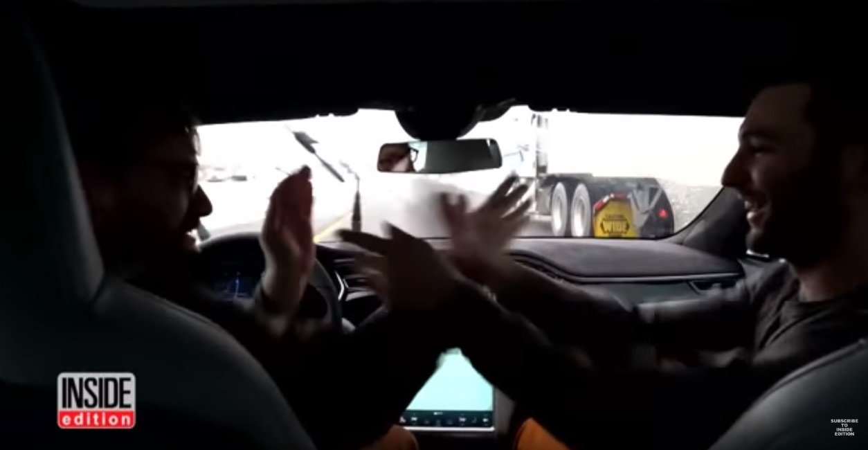 Tesla Model S a její autopilot v akci