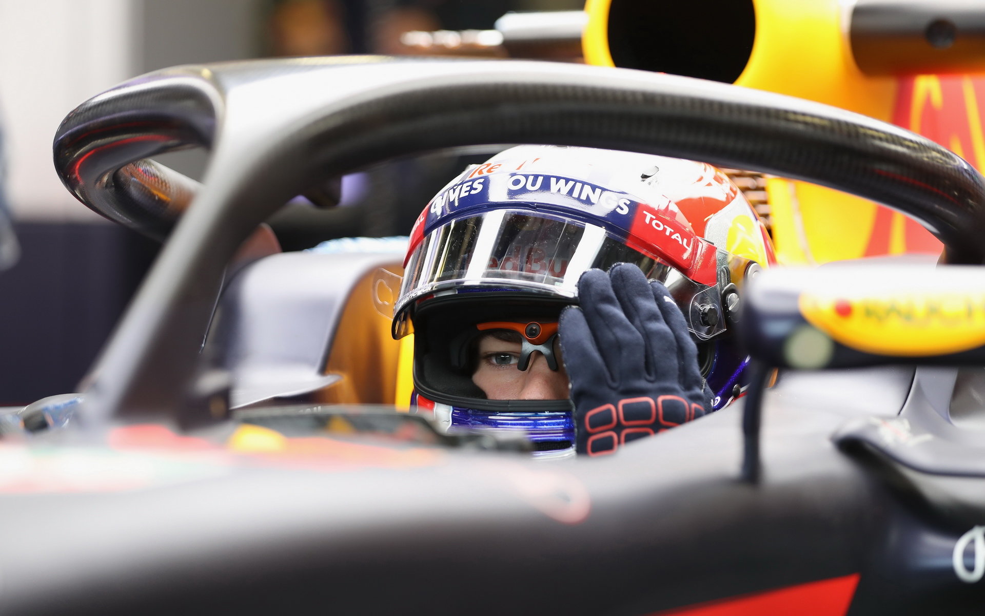 Pierre Gasly testu ochrany kokpitu s Red Bullem v Silverstone