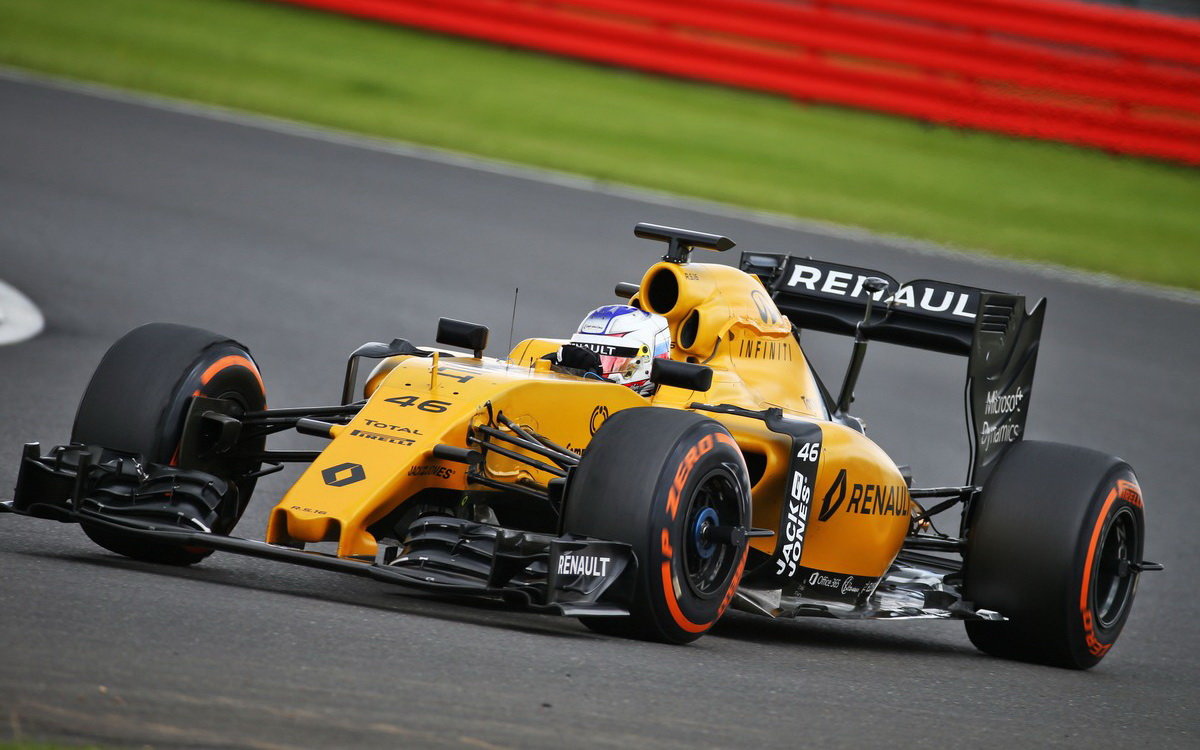 Renault letos závodí jen s lehce upraveným loňským autem