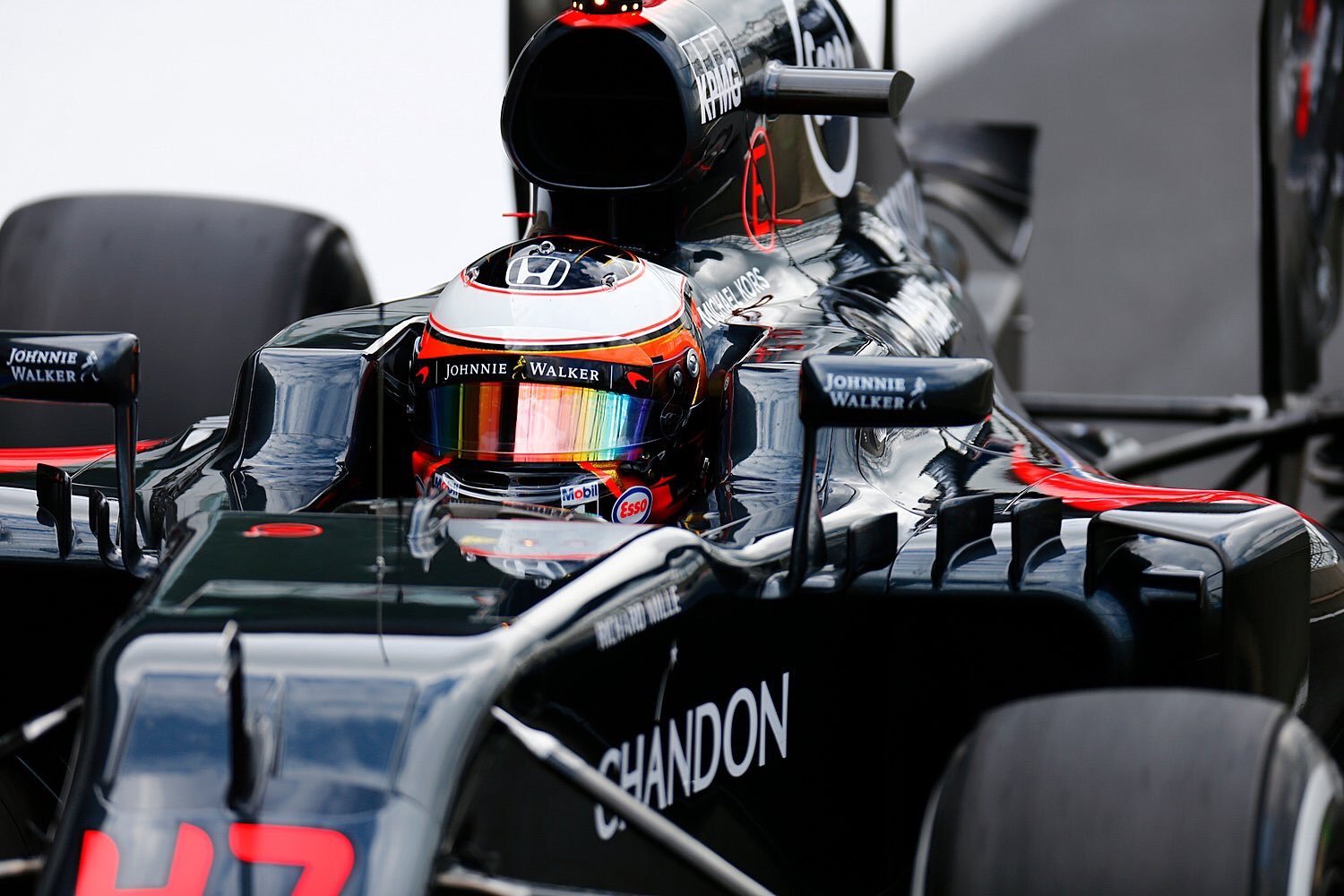 Stoffel Vandoorne s McLarenem MP4-31 během druhého dne testů v Silverstone