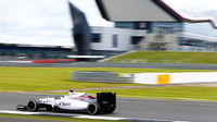 Valtteri Bottas s Williamsem FW38 druhý den testů v Silverstone