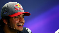 Carlos Sainz na tiskové konferenci