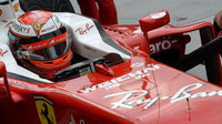 Kimi Räikkönen při pátečním tréninku v Maďarsku