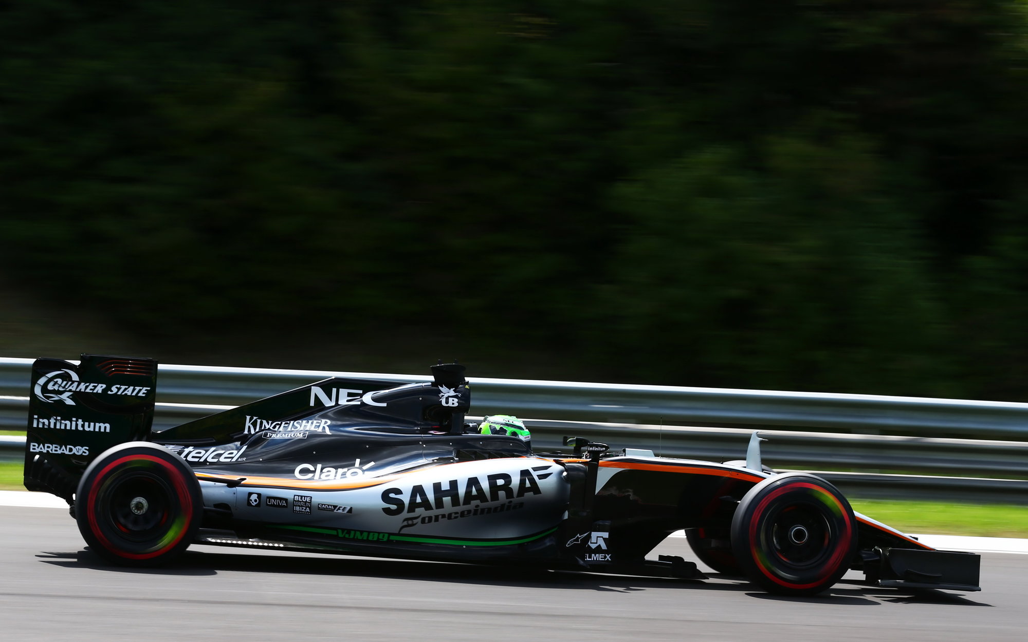 Nico Hülkenberg při pátečním tréninku v Maďarsku