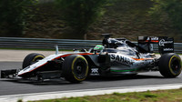 Nico Hülkenberg při pátečním tréninku v Maďarsku