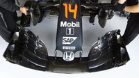 Přední křídlo vozu McLaren | McLaren MP4-31 Honda při pátečním tréninku v Maďarsku