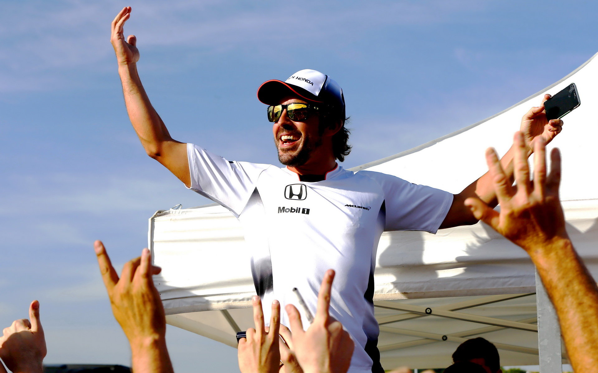 Fernando Alonso se může radovat - dalších šest bodů v měšci McLarenu