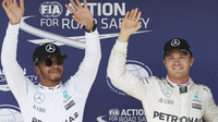 Lewis Hamilton a Nico Roberg po kvalifikaci v Maďarsku