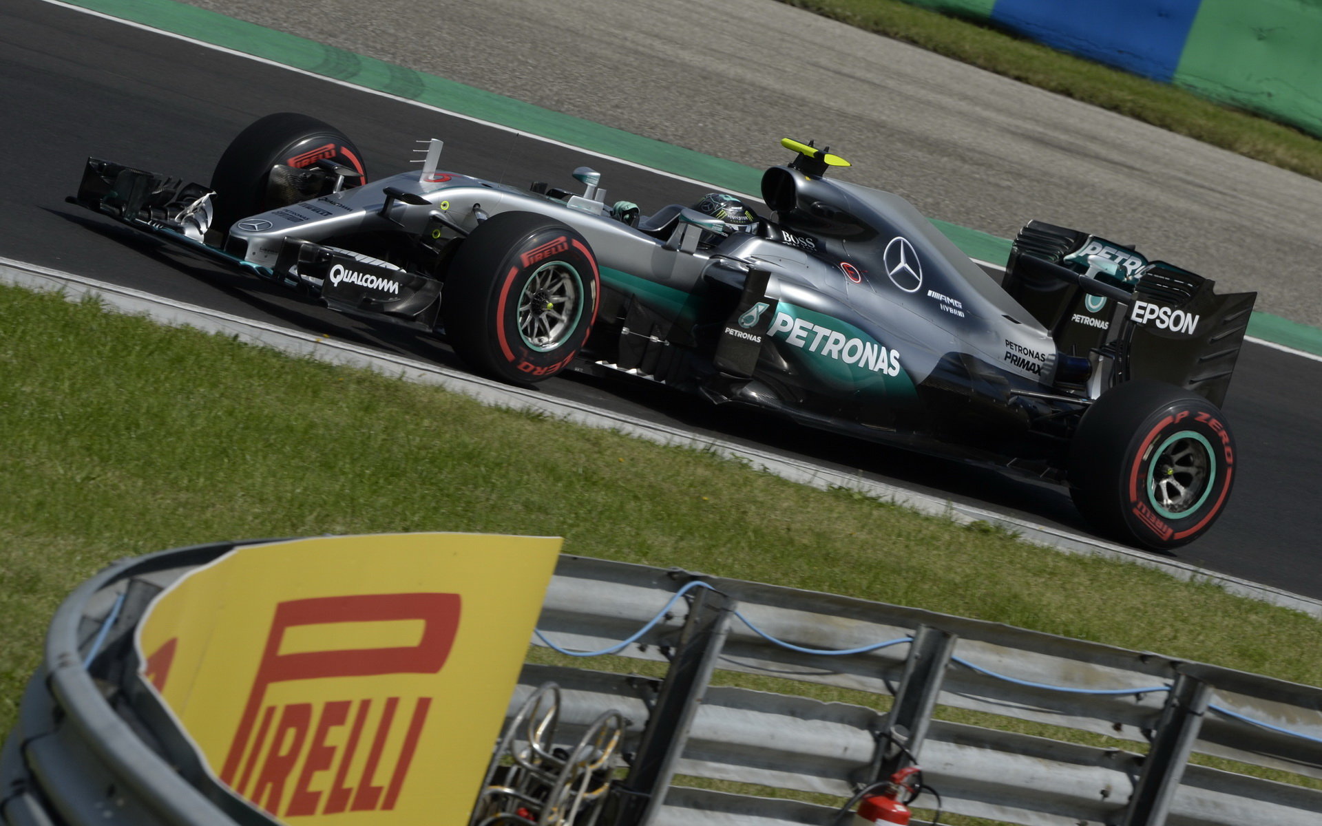 Nico Rosberg při pátečním tréninku v Maďarsku