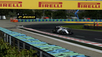 Valtteri Bottas při pátečním tréninku v Maďarsku