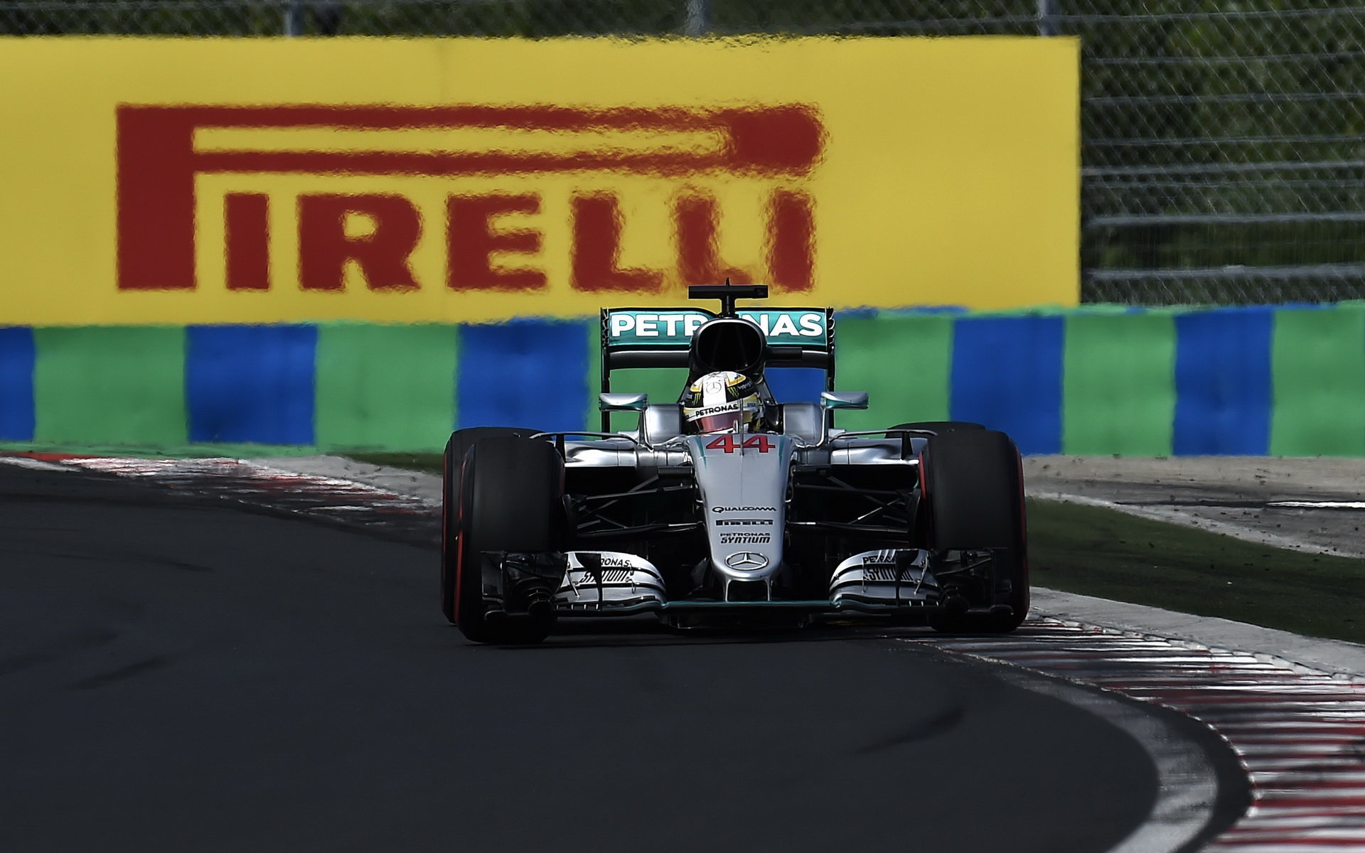 Lewis Hamilton při sobotním tréninku v Maďarsku