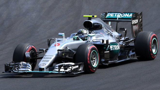 Nico Rosberg na úvod v Hockenheimu svého největšího soka předčí