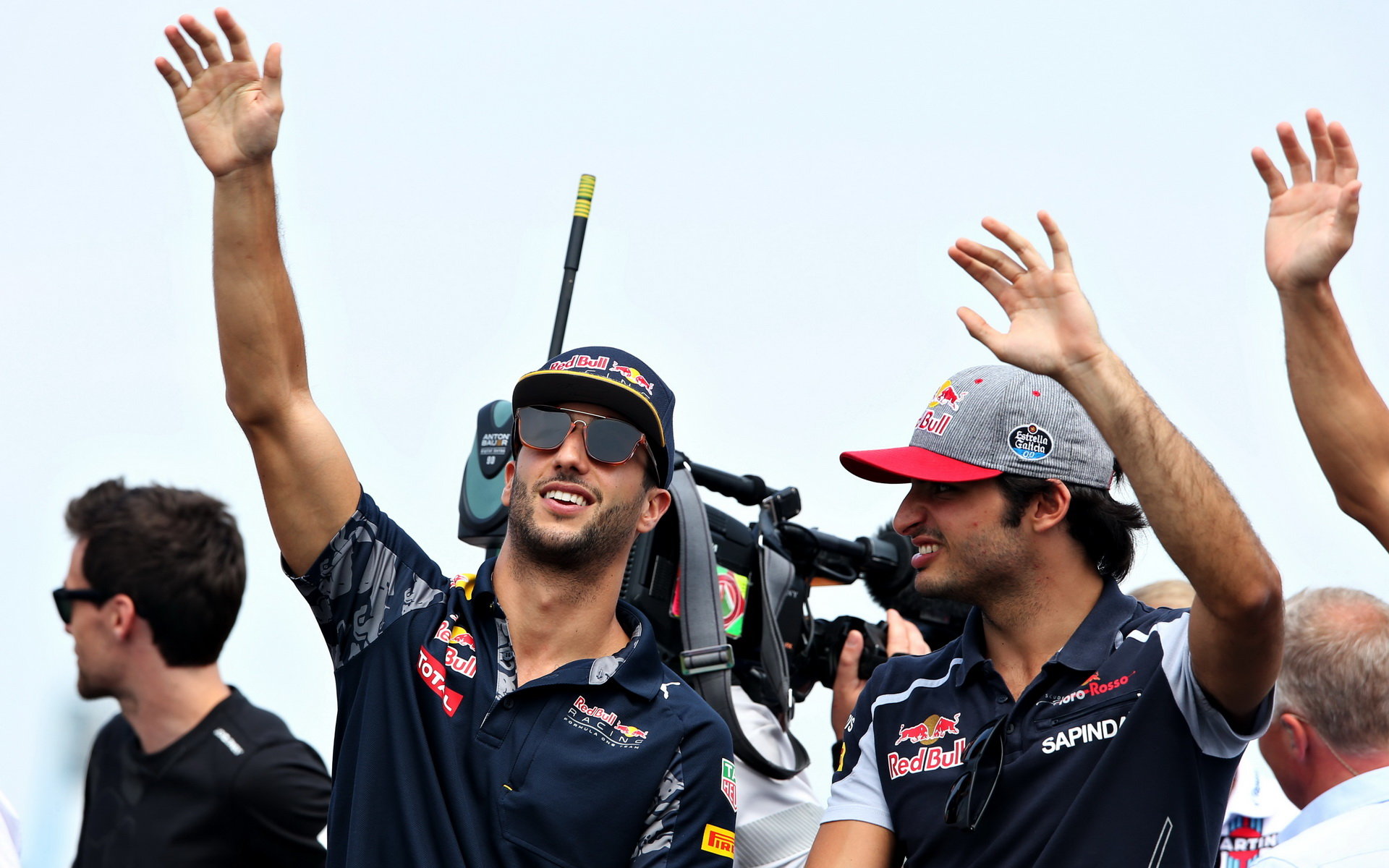 Daniel Ricciardo a Carlos Sainz před závodem v Maďarsku