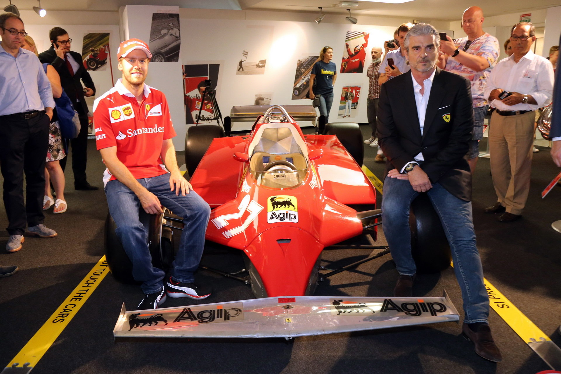 Sebastian Vettel se svým šéfem Mauriziem Arrivabenem v muzeu Ferrari v Maranellu