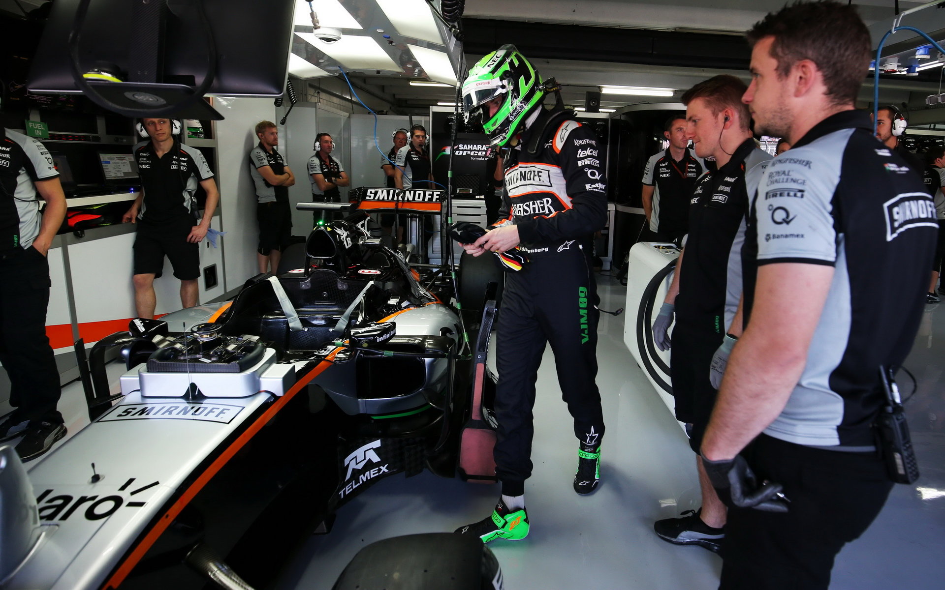 Nico Hülkenberg při pátečním tréninku v Německu