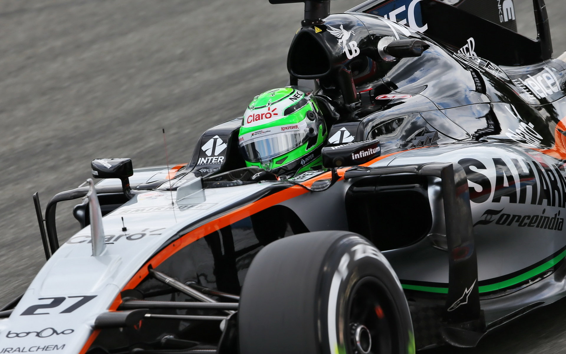 Nico Hülkenberg při pátečním tréninku v Německu