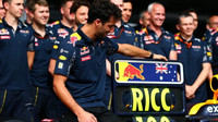 Daniel Ricciardo slaví s týmem 100 VC v Německu