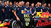 Daniel Ricciardo slaví s týmem 100 VC v Německu