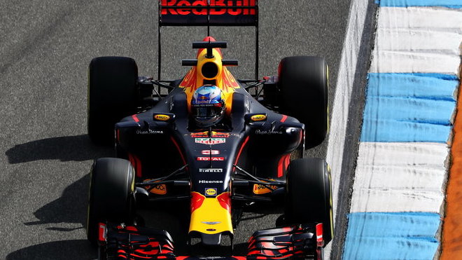 Daniel Ricciardo v pátečním tréninku v Německu