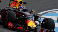 Max Verstappen v pátečním tréninku v Německu