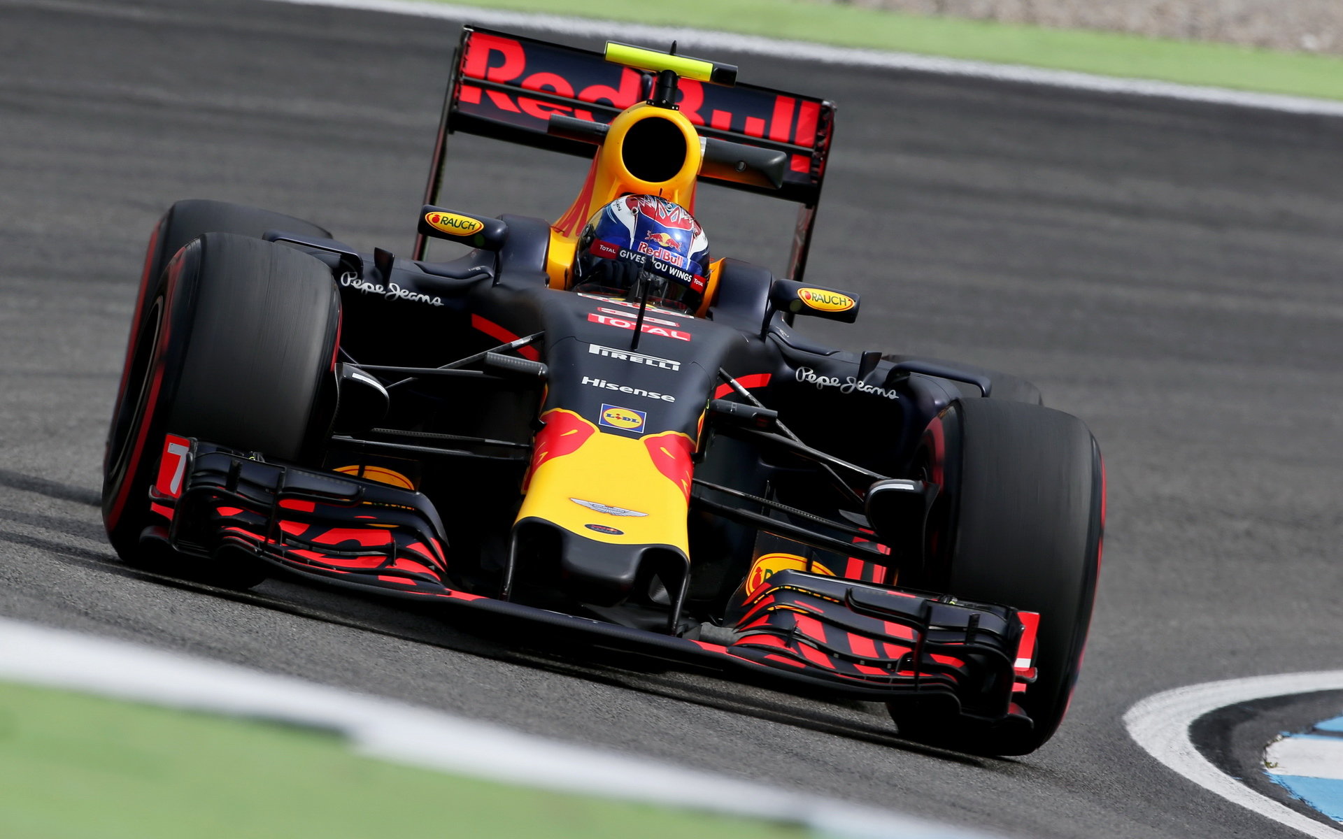 Max Verstappen zajel nejrychlejší čas druhého tréninku v Belgii